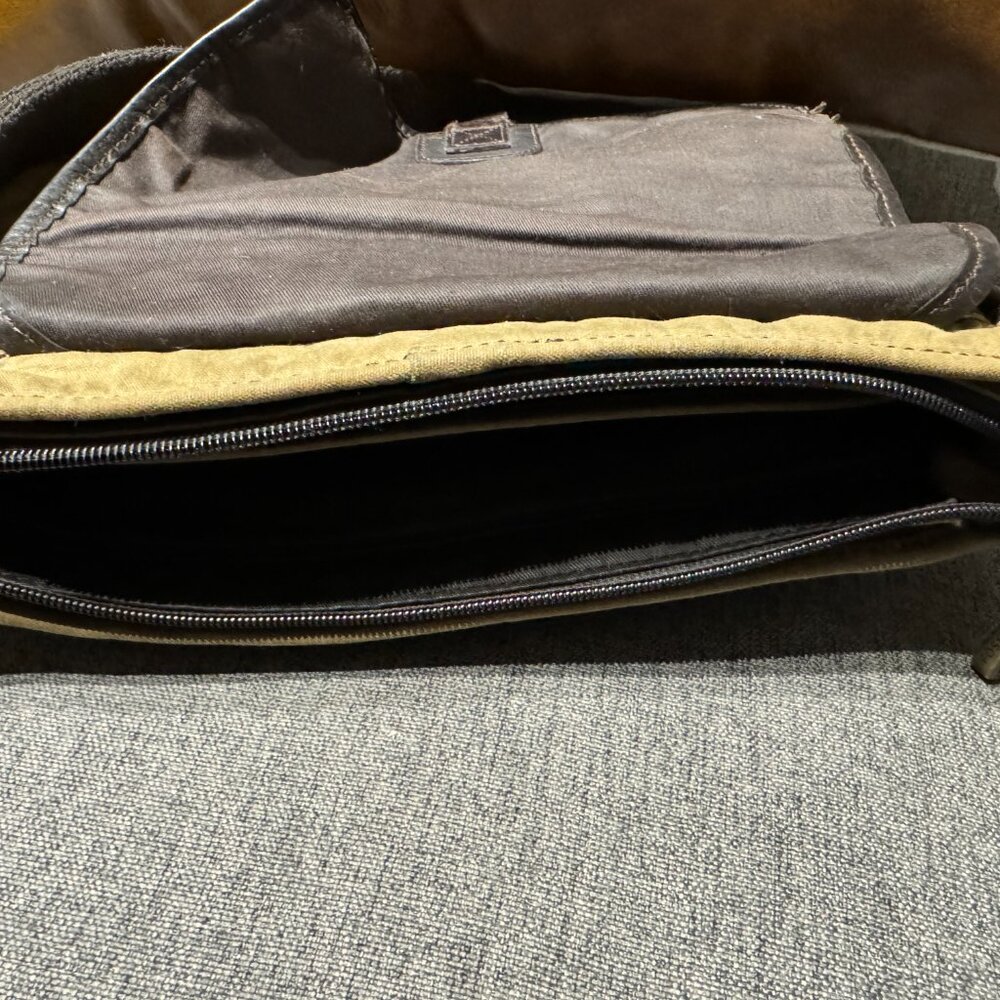 Fossil Cross Body Bag - Picture 3 of 3